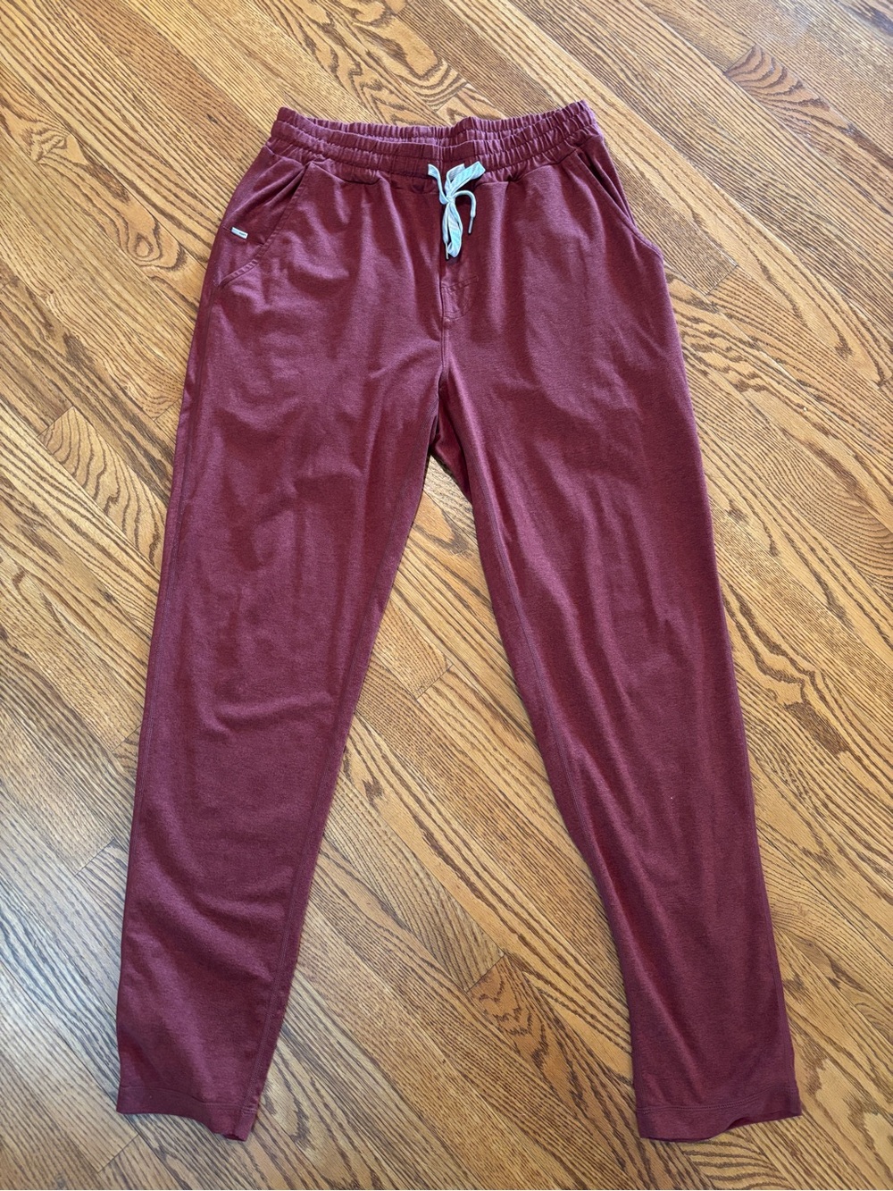 Vuori men’s  red/ burgundy jogger
